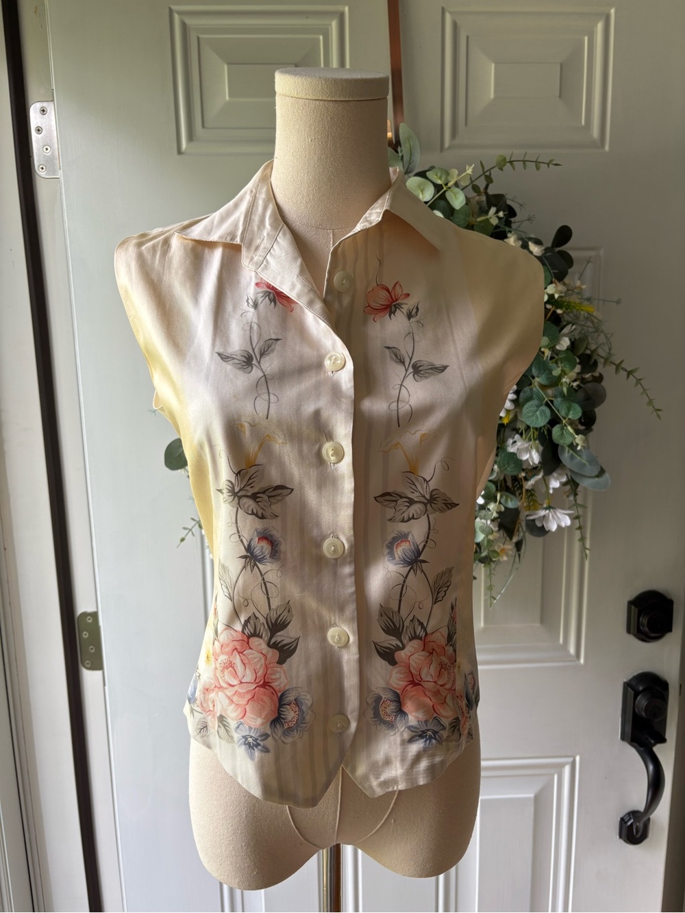 Casual Corner Vintage 90’s 100% Silk Cream Floral Sleeveless Button-Up Blouse